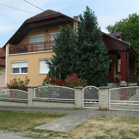 Zsuzsi Apartman ザラカロシュ エクステリア 写真