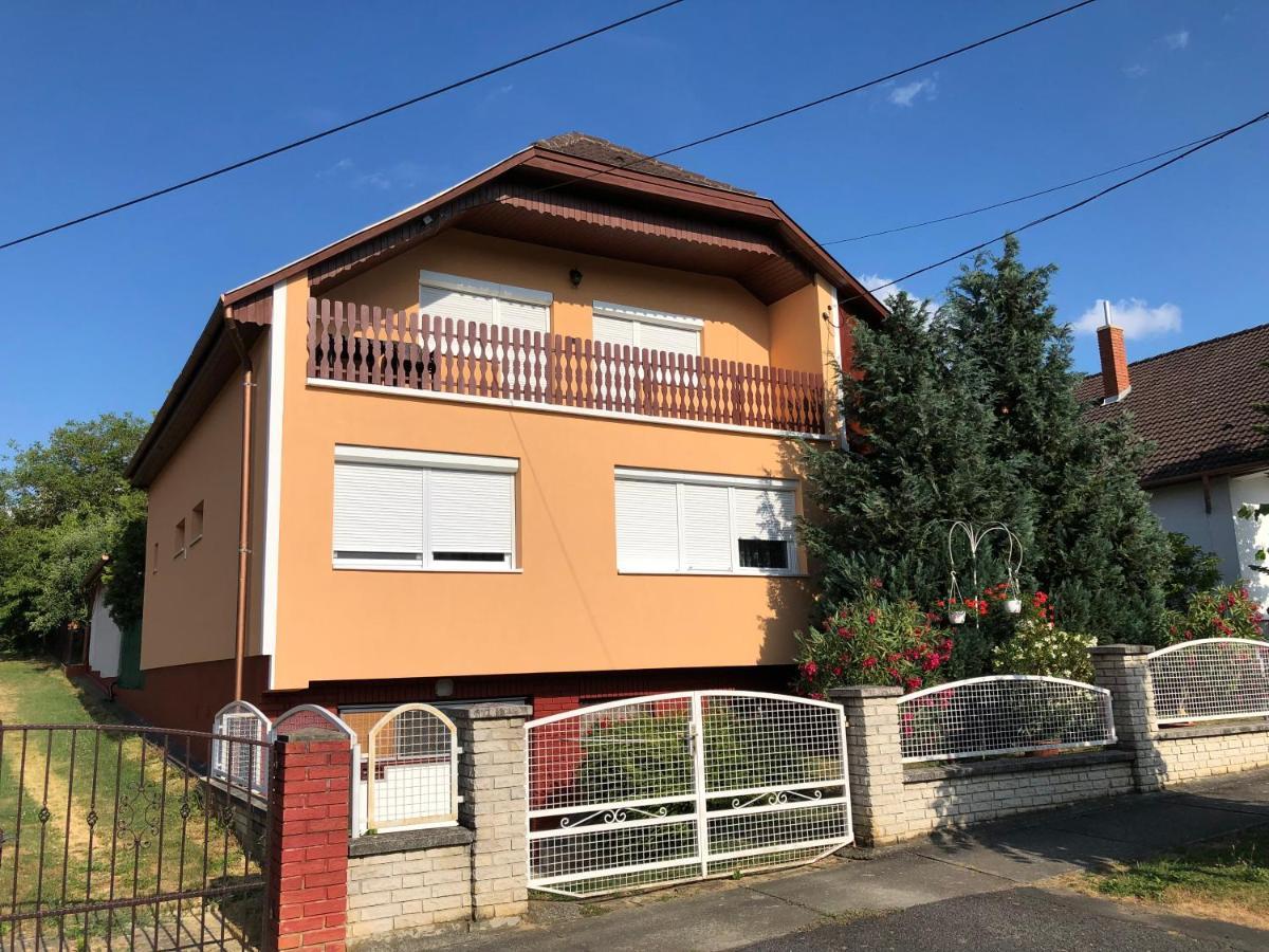 Zsuzsi Apartman ザラカロシュ エクステリア 写真