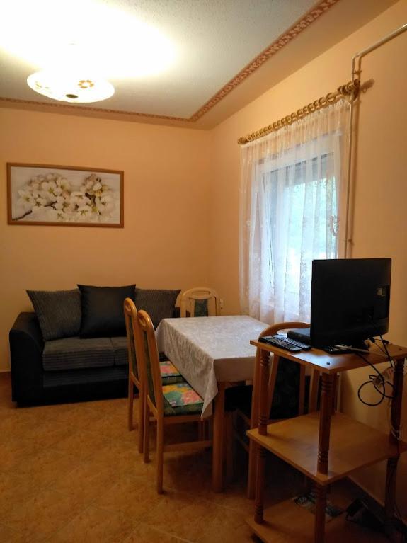 Zsuzsi Apartman ザラカロシュ エクステリア 写真