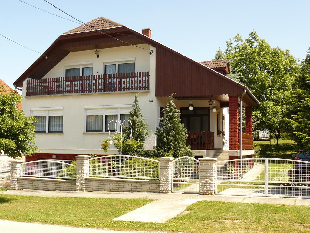 Zsuzsi Apartman ザラカロシュ エクステリア 写真