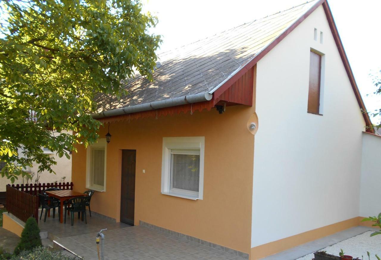 Zsuzsi Apartman ザラカロシュ エクステリア 写真